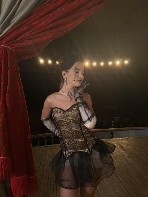 Gilded Noir Vixen - фото 1