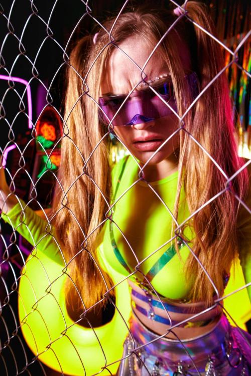 Neon Glitch Rebel - фото 1