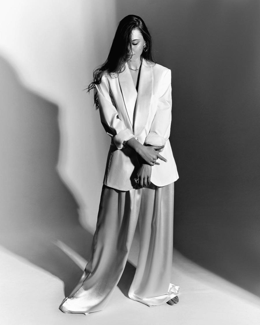 White Satin Power-Suit - фото 1